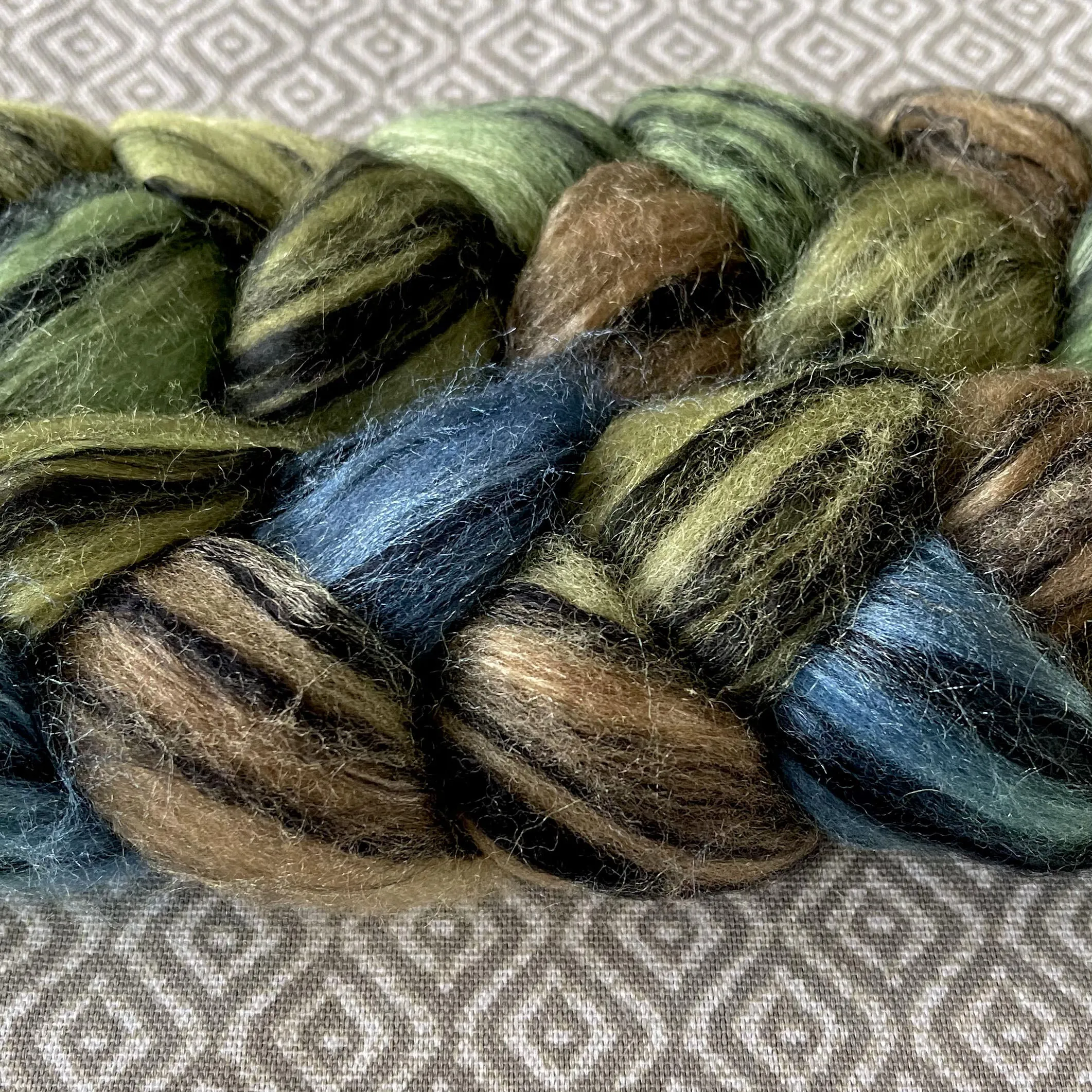 Polwarth Black Bamboo Silk Roving - Puget Sound